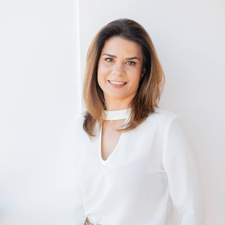 Pediatra com Especialização em Gastropediatria e Pós-Graduada em Nutrologia Infantil